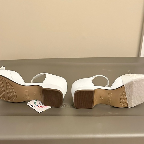 Girls Spring Easter Dress Shoes Size 13 W White NWT in box - Picture 2 of 5